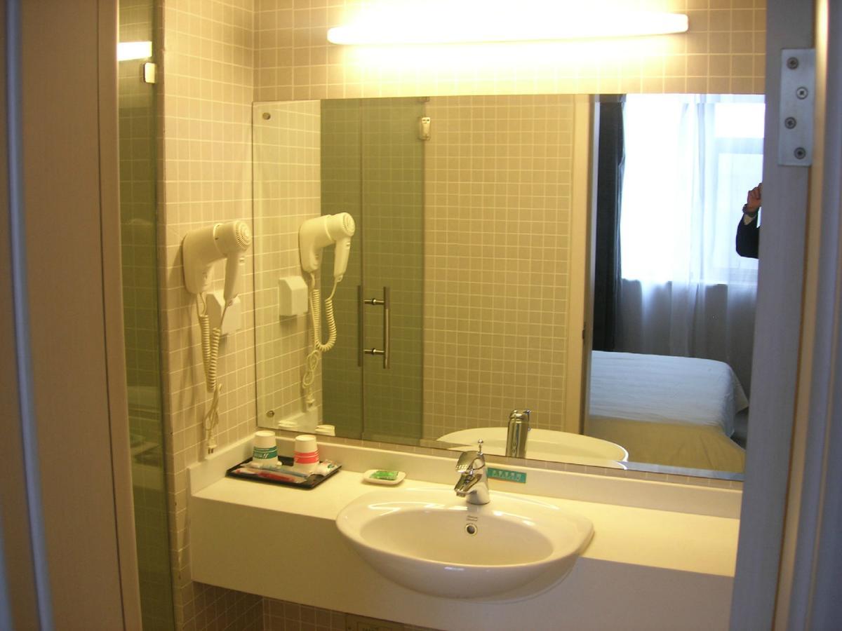 Jinjiang Inn Shenyang North Railway Station Huigong Square Bagian luar foto